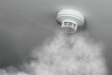 smoke detector, fire alarm in action