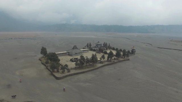 Pura Luhur Poten hindu temple. Bromo volcano. indonesia