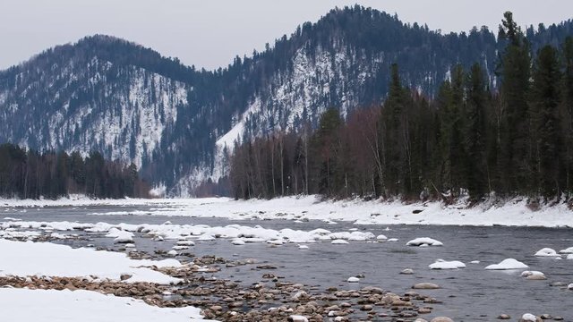 Video waters and rapids, of Altai river Biya in winter season