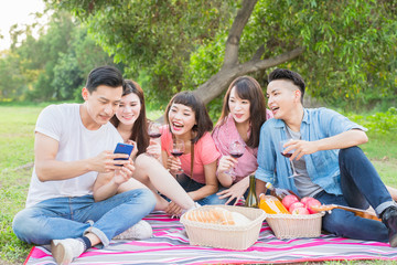 people happy at a picnic