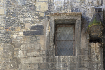 Naklejka premium The rusty window in the old brick wall