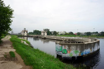 Cercles muraux Canal Passerelle sur le canal