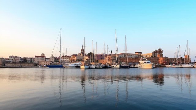 Porto di Alghero all'alba 02 (4k time lapse)