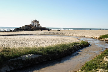 Chapel on the beach in Miramar - Chapel of Senhor da Pedra