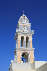 Fototapeta na wymiar Der Kirchturm der Kirche Johannes der Täufer in Fira auf Santorin