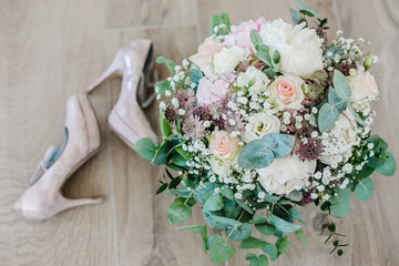 wedding flowers bride bouquet rings