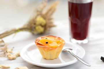 cake basket with fruit