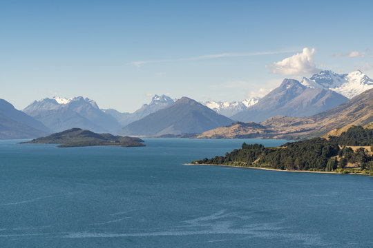 View from Bennets Bluff Lookout over Lake Wakatipu, Pig and Pigeon Islands and Mt Aspiring NP. Mount Creighton, Queenstown Lakes district, Otago region, South Island, New Zealand.