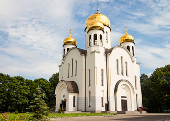 Fototapeta na wymiar Russian white orthodox church against the blue sky.