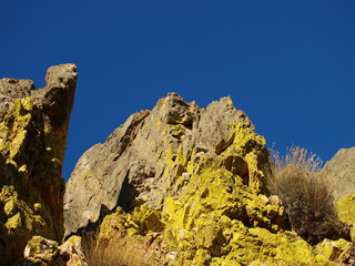 montaña amarilla