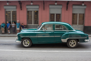 Fototapeta na wymiar Green American Car in Havana Street