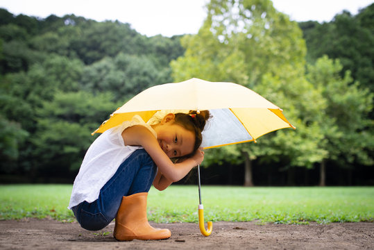 863 件の最適な 雨宿り 画像、ストック写真、ベクター | Adobe Stock
