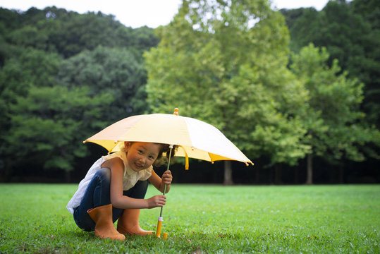 863 件の最適な 雨宿り 画像、ストック写真、ベクター | Adobe Stock