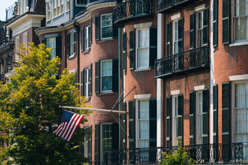Fototapeta premium Houses on Beacon Street, in Beacon Hill, Boston, Massachusetts