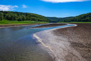 Der teilweise ausgetrocknete Ederstausee
