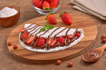 Tapioca filled with hazelnuts cream and strawberries