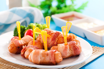 Fried sausages and vegetables with sauce.