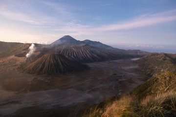 Obraz premium Mount Bromo volcano (Gunung Bromo) during sunrise