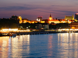 Obraz na płótnie Canvas Night panorama on the Vistula boulevards and Warsaw.