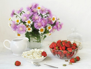 Obraz na płótnie Canvas Vase of flowers, cottage cheese, ripe strawberry in a glass bowl on a white table. Still life