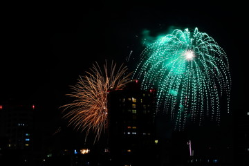 日本のお祭りでの打ち上げ花火