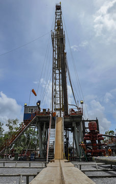 Drilling land rig in oil exploration field