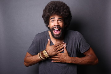 Afro man in front of a grey background