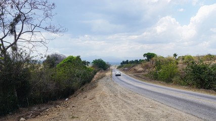 Fototapeta na wymiar Straße - Landstraße auf Kuba