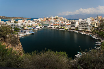 Fototapeta na wymiar Blick auf Agios Nikolaos auf Kreta