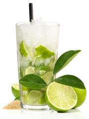 Caipirinha mit braunem Rohrzucker