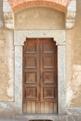 antica porta in legno borgo italia