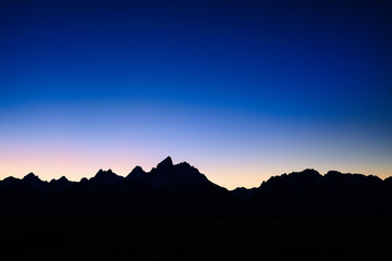 Silhouet van Teton Mountain Range & 39 s nachts, Grand Teton National Park, Wyoming, VS.