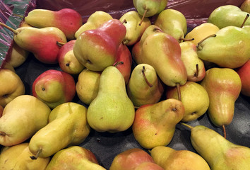 Many Pear in supermarket for sell