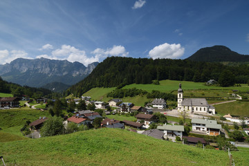 Fototapeta na wymiar Ramsau ,Bayern, Deutschland - Juli 29, 2018 : Alpenidylle rund um Ramsau.