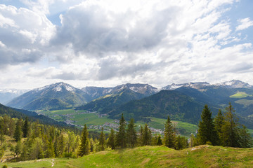 Obraz premium Dolina Achenkirch z jeziorem Achensee w Austrii, widok na teren