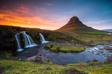 Deurstickers Kirkjufell Kirkjufell-berg, ten westen van IJsland