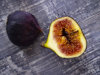 ripe figs on wood surface