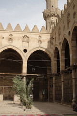 Obraz premium Mosque and ruins