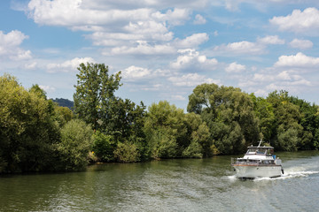 Motoryacht auf dem Neckar bei Bad Rappenau Heinsheim