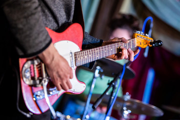 Obraz premium Artist playing electric guitar on the stage