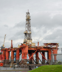 Fototapeta na wymiar Oil Platform in Belfast