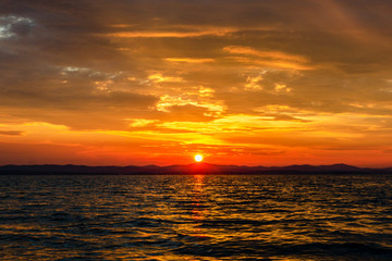 Obraz premium sunset on the lake