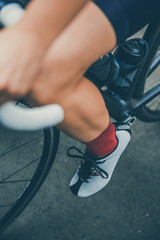 Radsport cycling bike Fahrradfahrer im Helm Rennrad trikot Sport Girl Frau