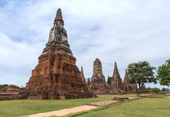 Fototapeta na wymiar An ancient ruin of statue buddha and pagoda in Historical Park of Ayutthaya.The favorite historical attractions of Ayuttaya Thailand.
