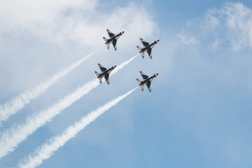 planes in formation 