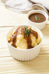 mashed potatoes with gravy sauce