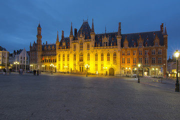 Fototapeta na wymiar Bruges market square (Grote markt) at night, Belgium