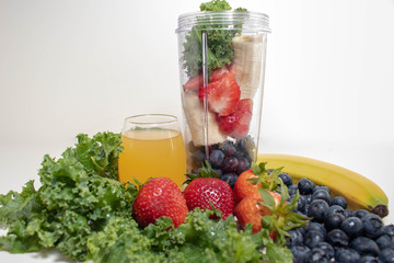 Portable Juicer Cup and Fruit 2
