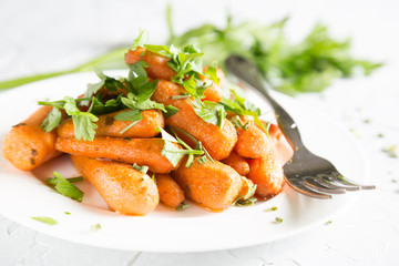 Baked carrots with fresh parsley