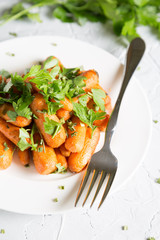 Baked carrots with fresh parsley